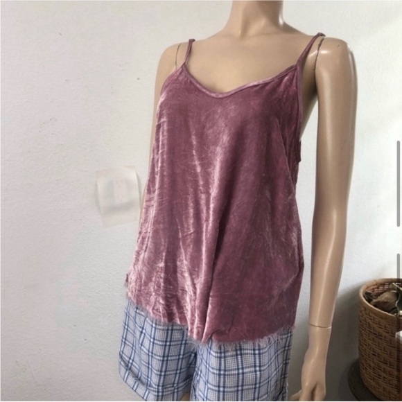 Pink Camisole Top with V-Neckline and Spaghetti Straps - Picture 7 of 15